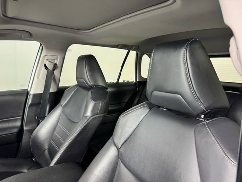 Used 2020 Toyota RAV4 XLE Premium image 11