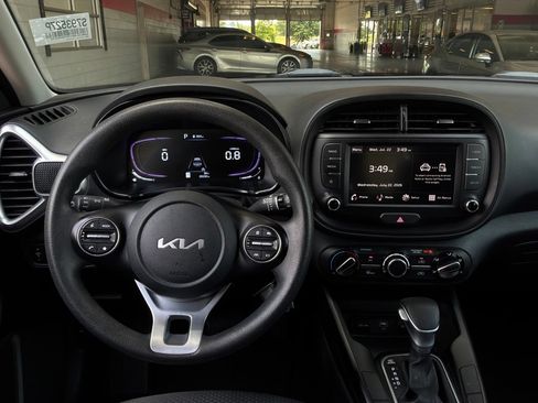 Used 2025 Kia Soul LX w/ LX Technology Package FWD image 12