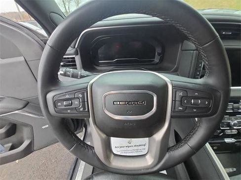 Used 2024 GMC Yukon XL Denali image 14