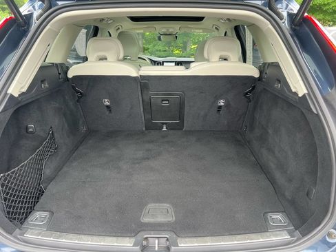 Certified 2024 Volvo XC60 T8 Ultimate w/ Climate Package AWD/4WD image 28