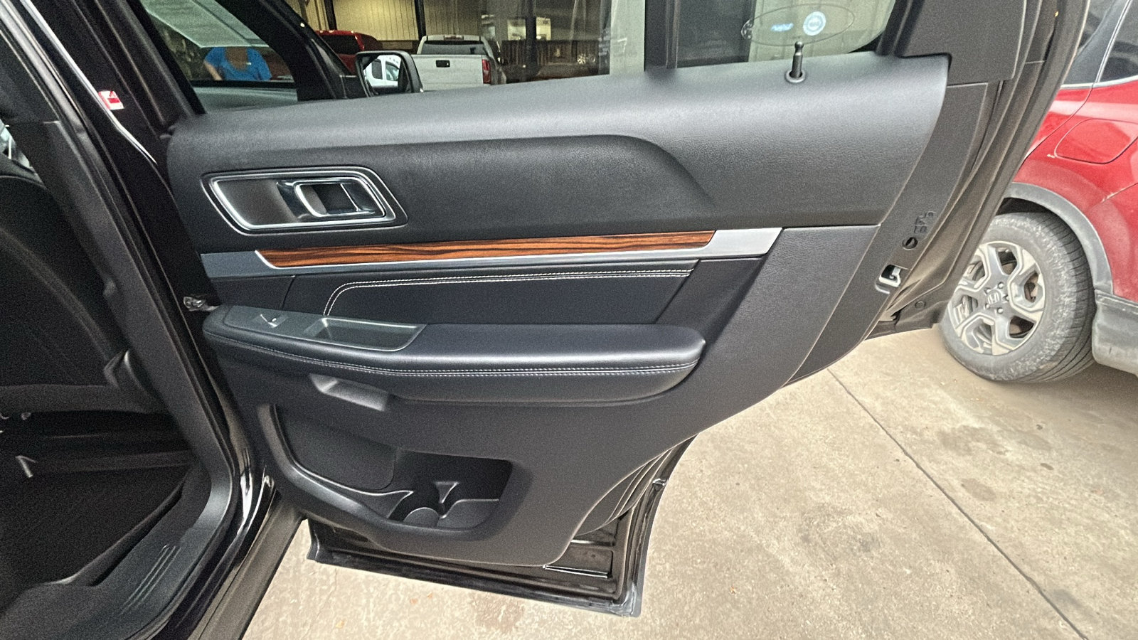 Used 2019 Ford Explorer Limited AWD/4WD image 18