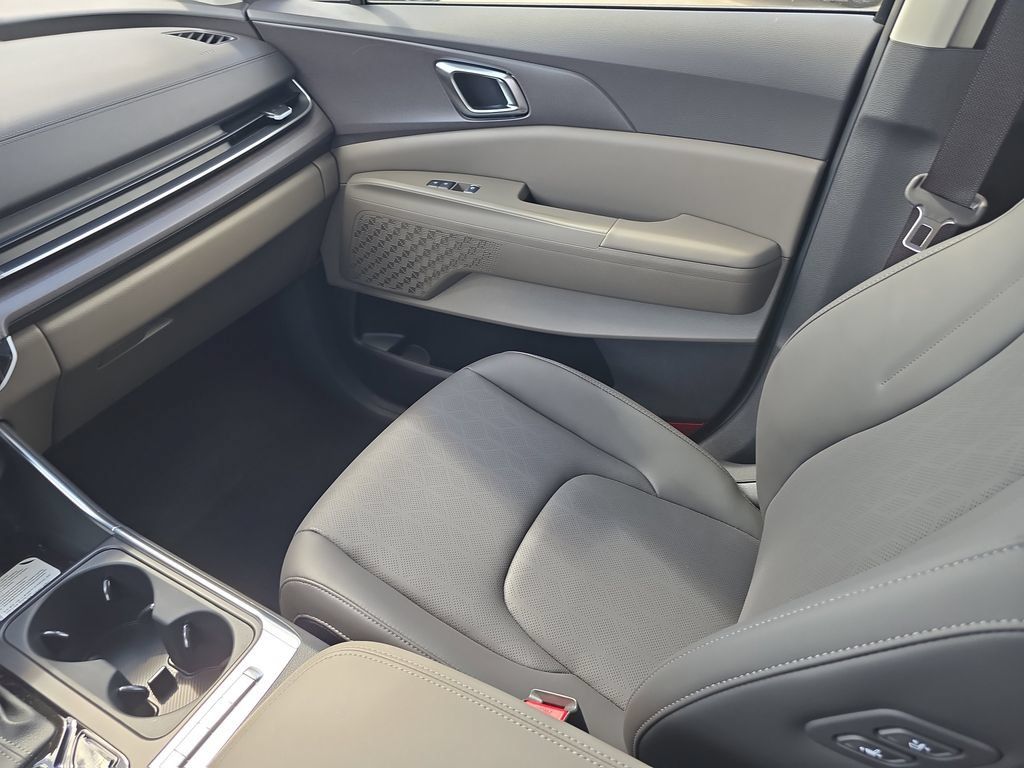 New 2026 Kia Carnival EX FWD image 16