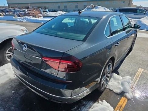 Used 2017 Volkswagen Passat 1.8T R-Line w/ R-Line Lighting Package image 3