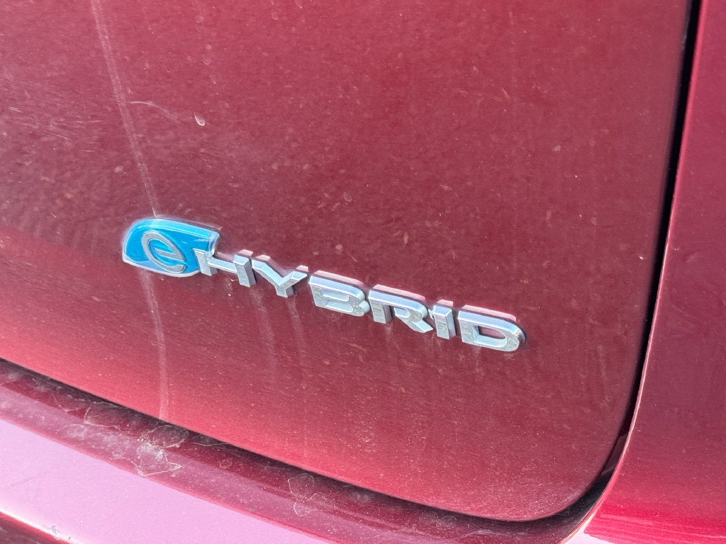 Used 2021 Chrysler Pacifica Limited w/ Uconnect Theater Family Group FWD image 6