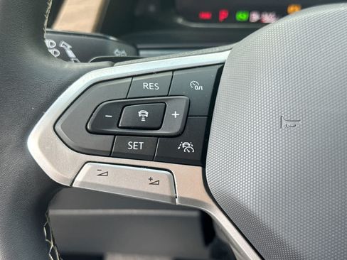 Used 2024 Volkswagen Atlas SE w/ Panoramic Sunroof Package FWD image 31