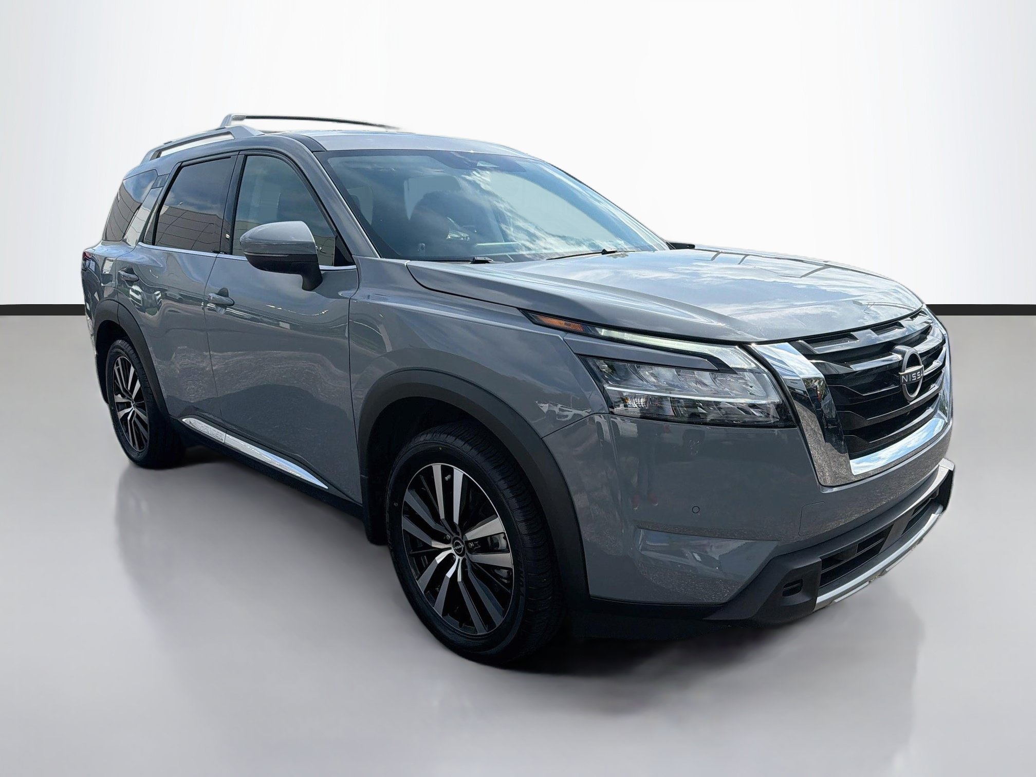 Used 2024 Nissan Pathfinder Platinum FWD image 7