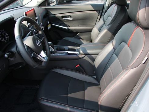 Used 2025 Nissan Sentra SR w/ SR Premium Package FWD image 15