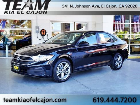Used 2024 Volkswagen Jetta SE image 5