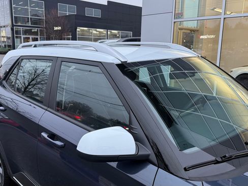 Used 2020 Hyundai Venue image 14