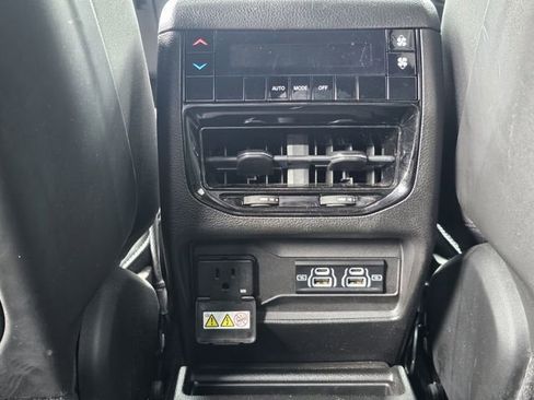 Used 2022 Jeep Grand Cherokee L Laredo image 19