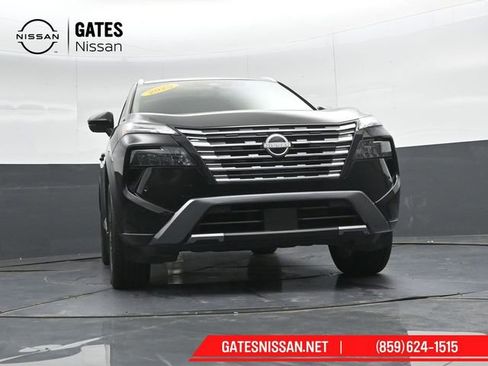 Used 2025 Nissan Rogue SL AWD/4WD image 43