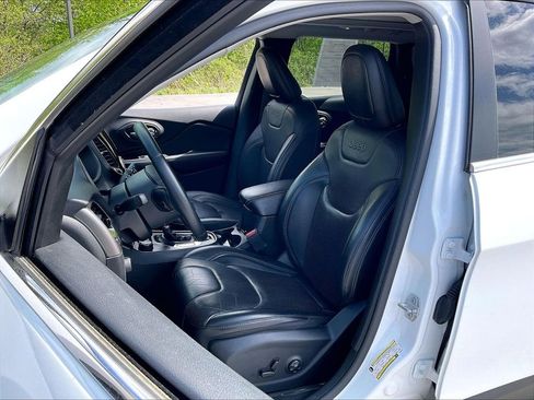 Used 2019 Jeep Cherokee Limited w/ Luxury Group AWD/4WD image 9