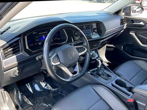 Used 2024 Volkswagen Jetta SE image 8
