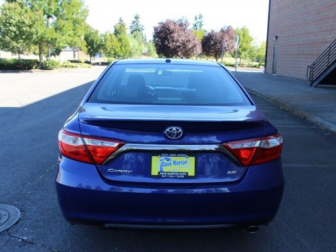 Used 2015 Toyota Camry SE w/ Moonroof Package FWD image 8