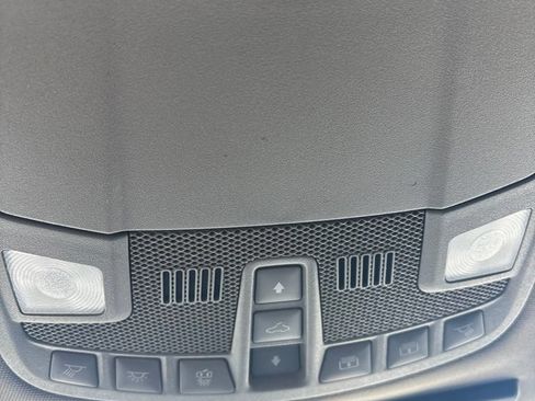 Used 2019 Ford F150 Lariat w/ Equipment Group 502A Luxury AWD/4WD image 18