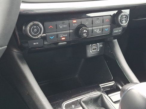 Certified 2023 Jeep Compass Limited w/ Elite Group AWD/4WD image 15