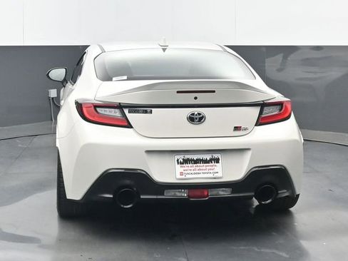 Used 2024 Toyota GR86 Premium RWD image 15