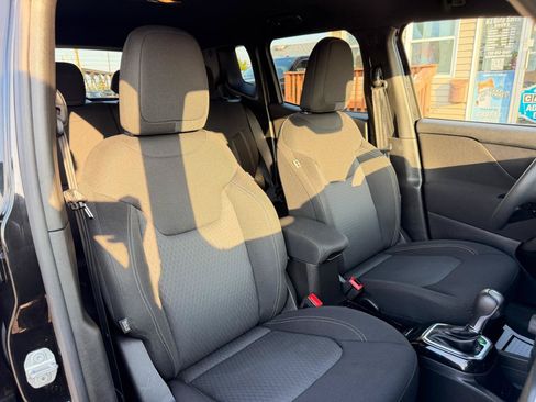Used 2021 Jeep Renegade Latitude AWD/4WD image 42