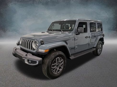 Used 2026 Jeep Wrangler Unlimited Sahara AWD/4WD image 1