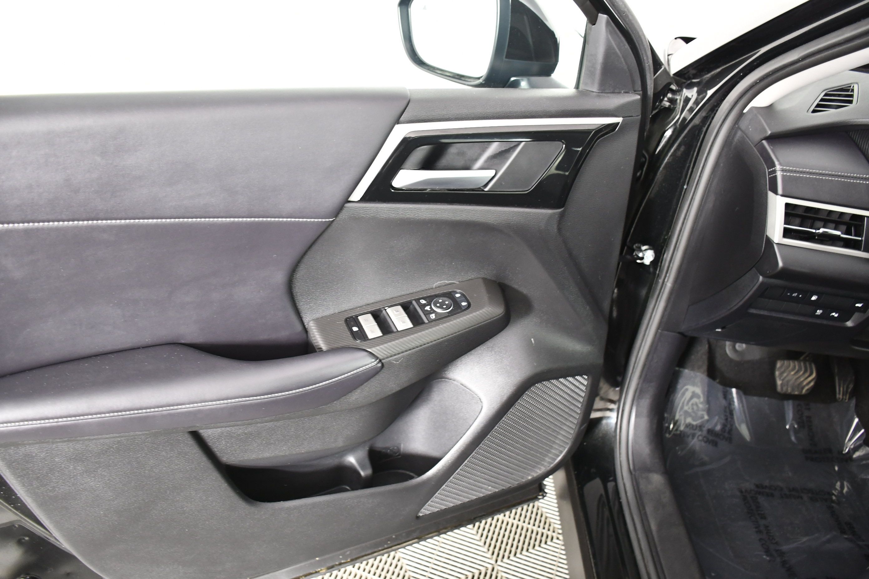 Used 2025 Mitsubishi Outlander SE AWD/4WD image 36