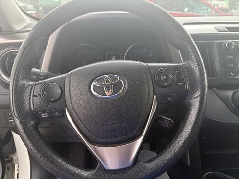 Used 2018 Toyota RAV4 LE w/ Carpet Mat Package AWD/4WD image 15