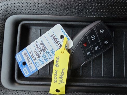 Used 2024 GMC Yukon SLT image 29