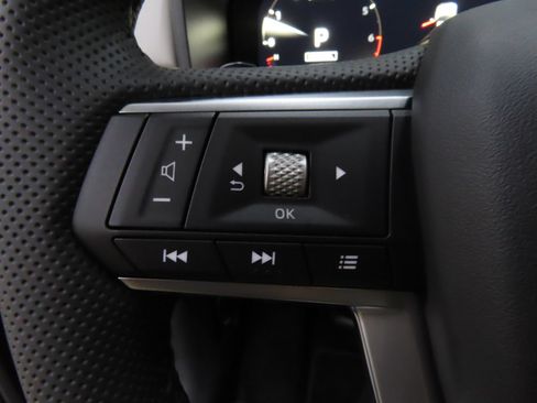 Used 2025 Mitsubishi Outlander SE FWD image 13
