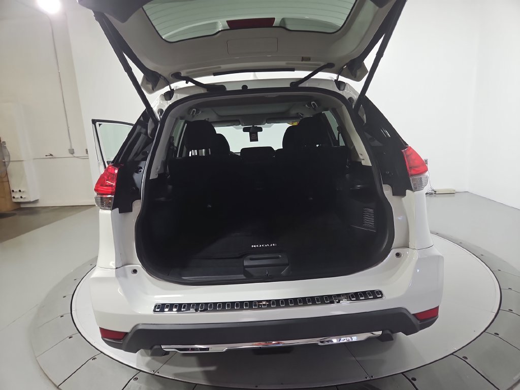 Used 2017 Nissan Rogue SV AWD/4WD image 23