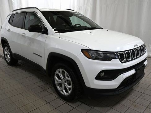 Used 2024 Jeep Compass Latitude image 14