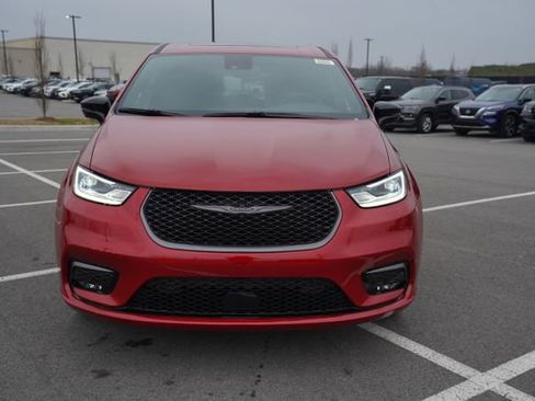 New 2026 Chrysler Pacifica Select image 2