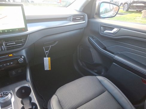 New 2025 Ford Escape SE w/ Class II Trailer Tow Package image 18