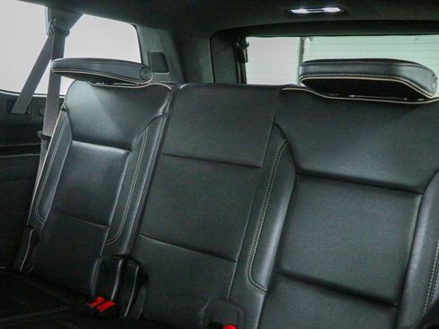 Used 2023 GMC Yukon XL SLT w/ SLT Luxury Package AWD/4WD image 29