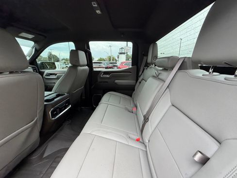 Used 2022 GMC Sierra 1500 SLT w/ SLT Premium Package AWD/4WD image 5