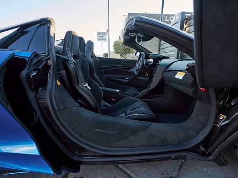 Used 2026 McLaren 750S Spider image 28