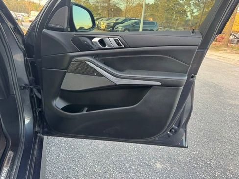 Used 2021 BMW X5 M50i image 10