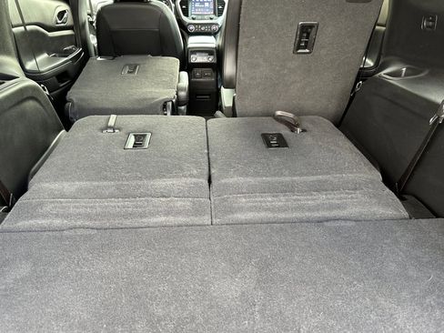 Certified 2022 GMC Acadia SLT w/ Elevation Edition image 17