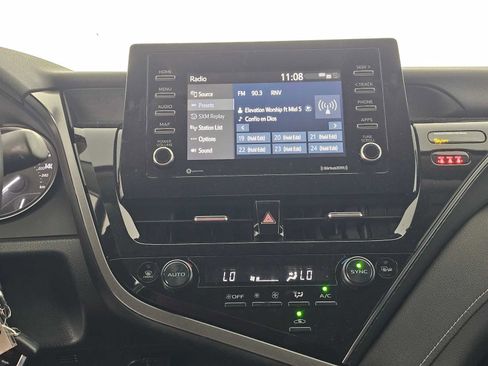 Used 2024 Toyota Camry SE image 25