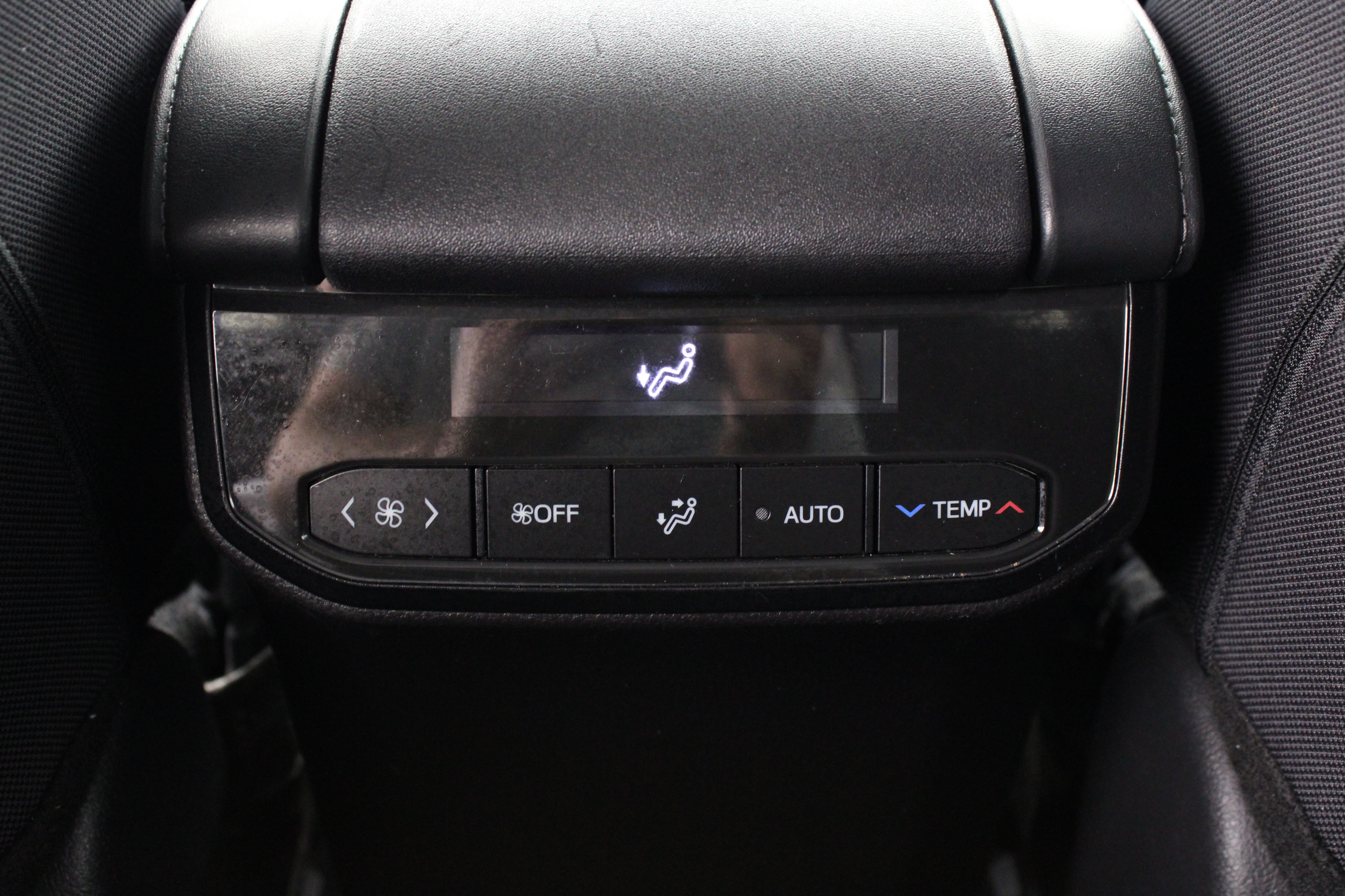Used 2025 Toyota Highlander LE FWD image 29