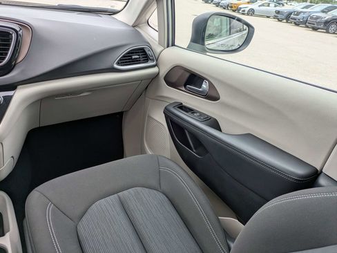 Used 2024 Chrysler Voyager LX FWD image 20