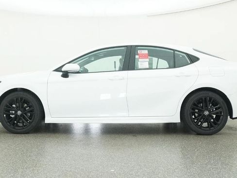 Used 2026 Toyota Camry SE FWD image 35