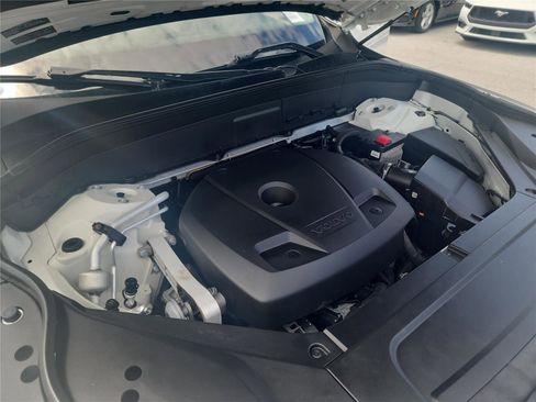 Used 2019 Volvo XC90 T5 Momentum FWD image 11