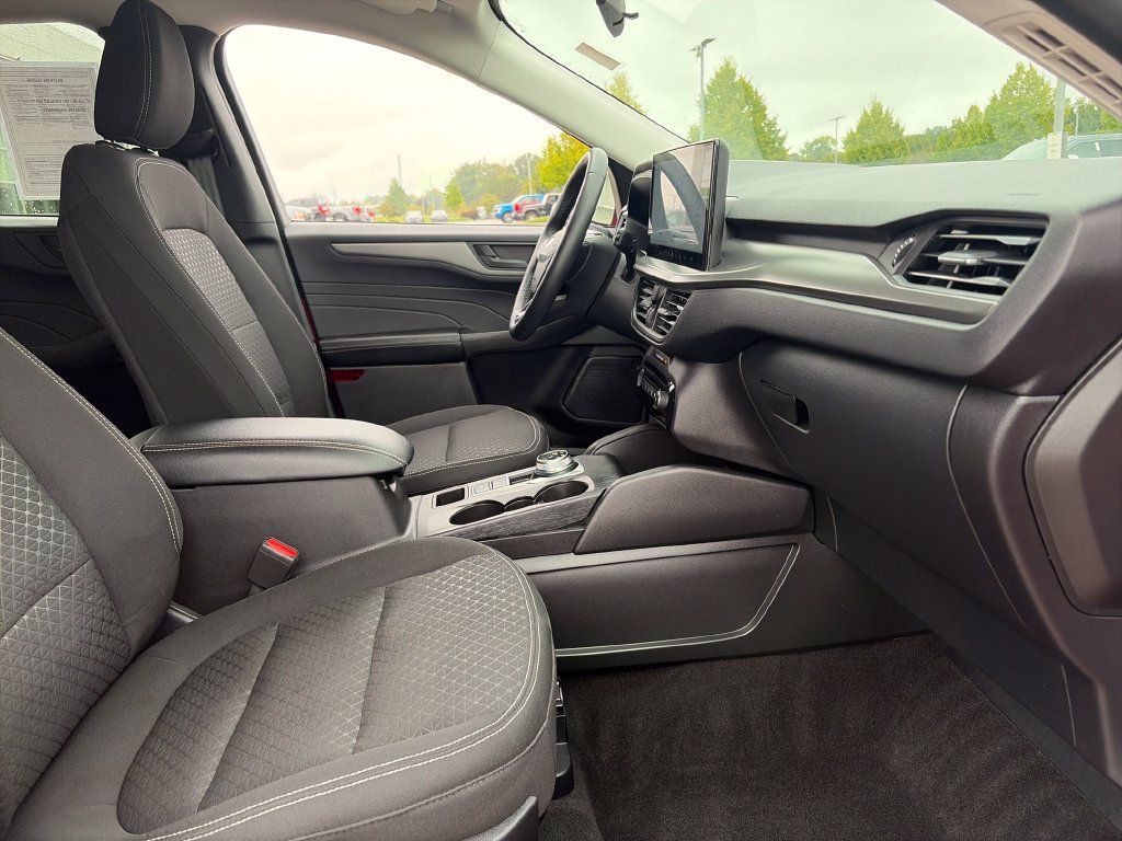 Used 2024 Ford Escape Active w/ Tech Pack #1 AWD/4WD image 12
