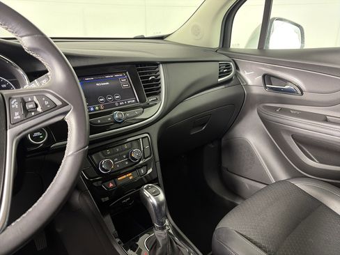 Used 2022 Buick Encore Preferred w/ Safety Package image 25