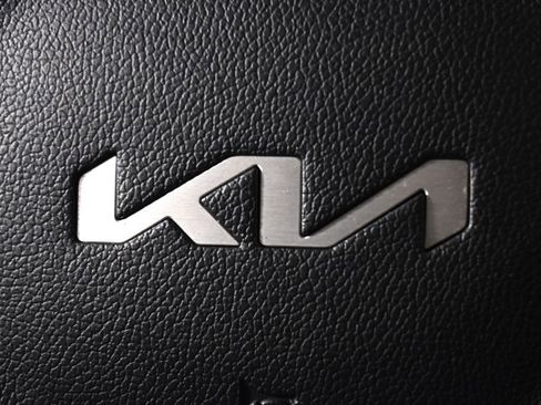 Used 2023 Kia Sorento S w/ Panoramic Sunroof Package AWD/4WD image 39