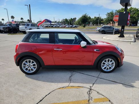 Used 2021 MINI Cooper 2-Door Hardtop w/ Storage Package FWD image 6