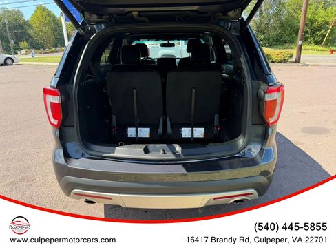 Used 2017 Ford Explorer XLT w/ Equipment Group 202A AWD/4WD image 13