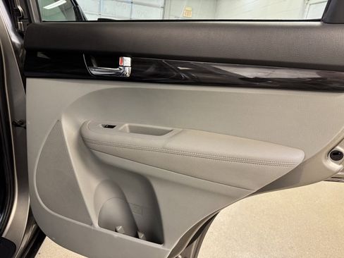 Used 2011 Kia Sorento LX image 23