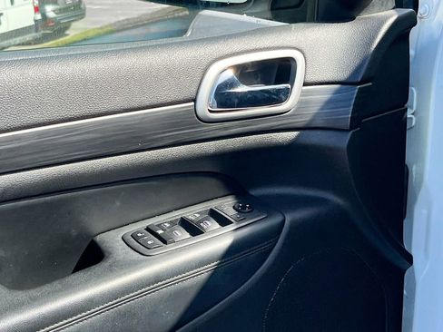 Certified 2020 Jeep Grand Cherokee Altitude image 18