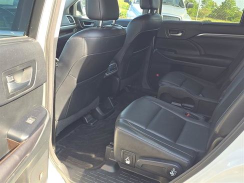 Used 2017 Toyota Highlander Limited FWD image 10