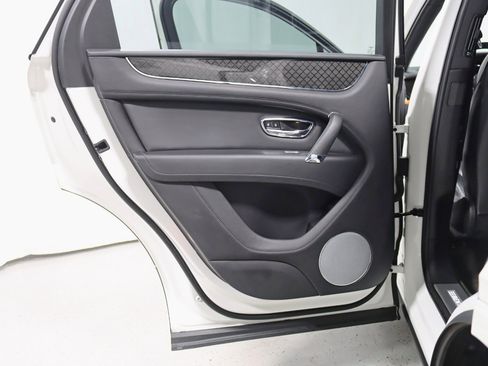 Used 2020 Bentley Bentayga Design Series AWD/4WD image 37